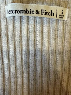 Abercrombie & Fitch Ribbed Long-Sleeve Scoop-Neck Bodysuit in Cream thumbnail 3