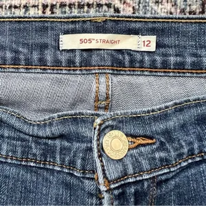 Levi's 505 Straight Dark Wash Straight Leg Jeans Size 12 Mid Rise Denim thumbnail 4