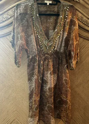 Divya a brown paisley-patterned dress /top with a beaded V-neckline Size Large thumbnail 1