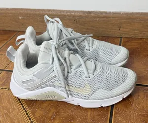 Nike Legend Essential Women’s Training Shoes Gray White CD0212-022 Size 5 thumbnail 1