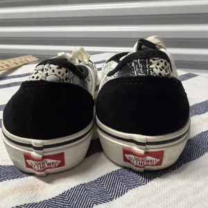 Vans Old Skool VR3 Cush Floral Sneakers Black White Lace Up Shoes Unisex Size 8 thumbnail 2