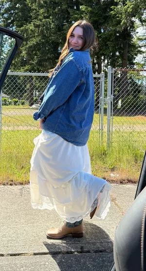 White skirt thumbnail 1