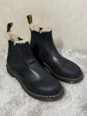 Dr. Martens Women’s 2976 Leonore Faux Fur Lined Chelsea Boots Leather in Black 9 thumbnail 2