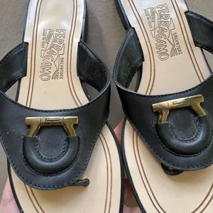 Salvatore Ferragamo Leather Gancini Thong Sandals thumbnail 3