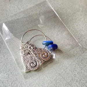 Handmade antique silver tone cute boho cats & quality heart shape Czech glass beads dangle hoop earrings💙🐈💙 thumbnail 3