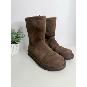UGG Australia Roslynn 1889 Brown Leather Sheepskin Size 6 Zip Closure Y2K Cozy thumbnail 2