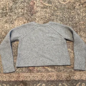 One Gray Day OGD Women 100% Cashmere Gray Ribbed Raglan Cropped Sweater Small thumbnail 2