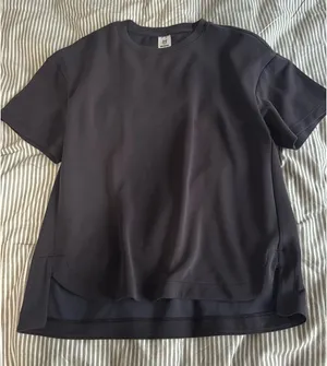 Black tee thumbnail 1