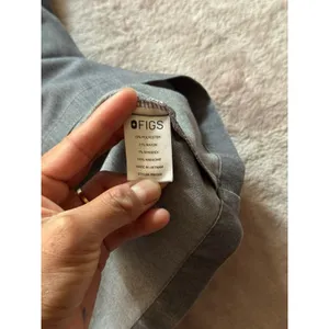 Figs Catarina Top‎ Women's Scrub V-neck Gray Size Medium thumbnail 4