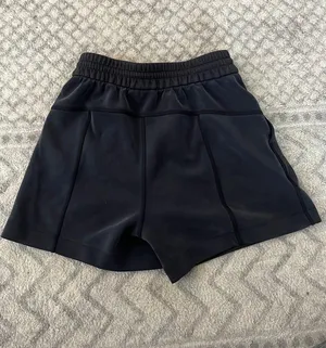 Lululemon Shorts black thumbnail 2