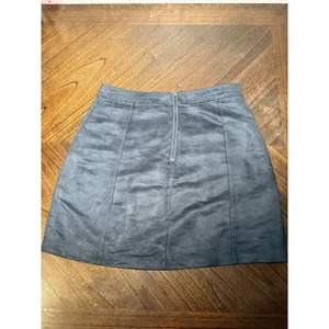 Old Navy Faux Suede Pencil Skirt Womens Size 4 thumbnail 4