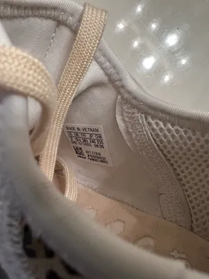 Adidas Nmd R1 Shoes thumbnail 2