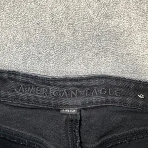 American Eagle Highest Rise 90's Boyfriend Jean Shorts Size 6 Black Denim Stretc thumbnail 2