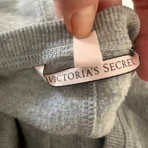 Victoria's Secret Size‎ Large Sweatshirt Sequin Bling Pullover Gray Spell Out thumbnail 5