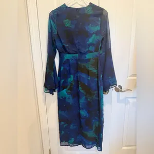 VICI‎ Porscha Abstract Print Midi Dress size Small Plunging Neck Flare Sleeves thumbnail 5