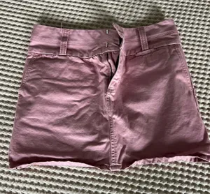 Old Navy pink cotton mini skirt in a size 1 #oldnavy #miniskirt thumbnail 1