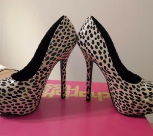New Womens Charlotte Russe 5 3/4" High Heels Sz 6 thumbnail 3