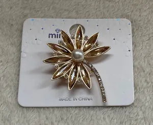 Flower Brooche Gold thumbnail 1