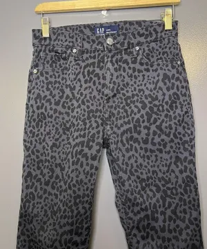 Gap 90s Straight Jeans Womens 4 Short Gray Leopard High Rise Stretch Denim Pants thumbnail 1