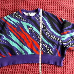 Vintage Nike AOP Crewneck Sweatshirt Women’s M Purple Abstract Graphic Retro thumbnail 9