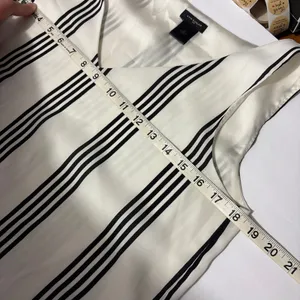 Ann Taylor Black White Striped V-Neck Sleeveless Blouse Layered Hem Top S thumbnail 8