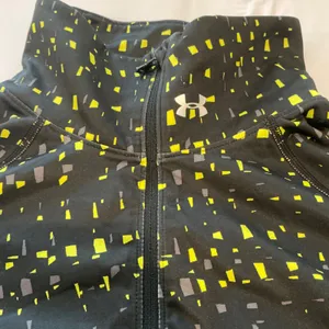 Under Armour ColdGear Womens 1/4 Zip Pullover Black Yellow Geometric Print M thumbnail 3