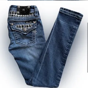 Miss Me - Low Rise Straight Leg Jean thumbnail 3