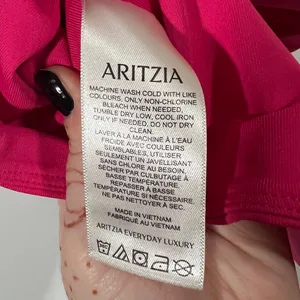 Aritzia Contour Crew Ribcage T-shirt Crop Top Size Medium Hot Pink thumbnail 5