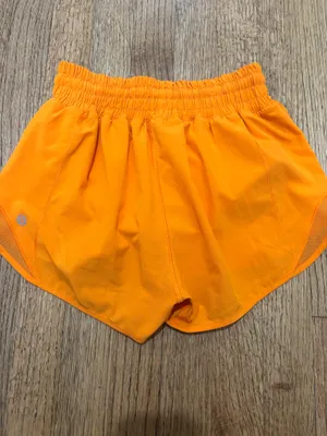 Lululemon High Rise Hotty Hot Shorts 2.5 Size 2 thumbnail 2