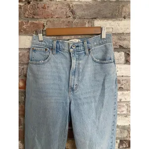 Abercrombie & Fitch 90s Straight Ultra High Rise Distressed Jeans 26 2R Light thumbnail 3