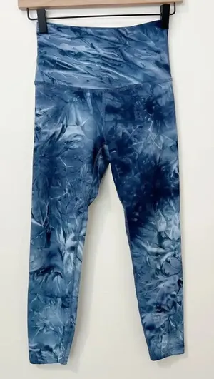 BEYOND YOGA Blue Tie Dye‎ Shanti Crop Leggings XS thumbnail 1