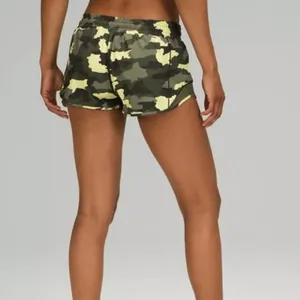 Lululemon hotty hot heritage 365 camo crispin green multi/olive camo Sz 10 Tall thumbnail 3
