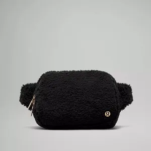LULULEMON Everywhere Belt Bag Large 2L Fleece,Black/Gold, NWT+FREE shopping Bag thumbnail 3