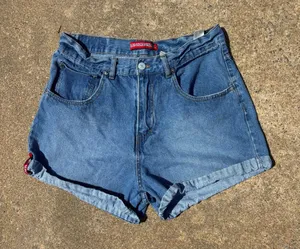Vintage UNIONBAY blue denim cuffed mom shorts. thumbnail 1