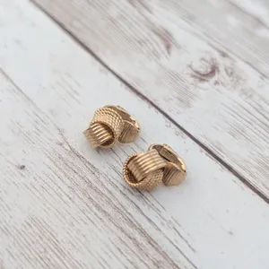 Vintage Avon Clip On Earrings - Pretty Gold Tone Interlocking Design 3/8" thumbnail 5