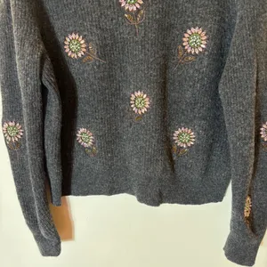 Boden‎ Elizabeth Wool Alpaca Blend Beaded Rhinestone Floral Sweater Size 12 thumbnail 4