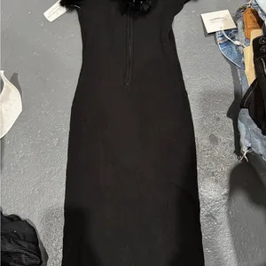Elegant Black Dress thumbnail 1