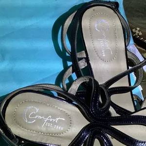 Comfort Black Strappy Leather Low Heel Sandals 6 Munro thumbnail 2