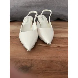 NWOT 9 Jason Wu slingback kitten heels featuring a pointed toe off white cream thumbnail 5
