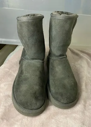 UGG Classic Short Boots women size 8 thumbnail 1