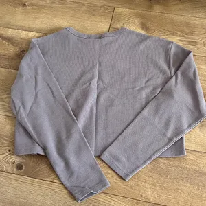 Aritzia Sunday Best Cropped Tee thumbnail 2