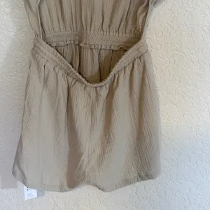 Cupshe Romper Womens S‎ Tan V-Neck Short Sleeve Open Back NEW thumbnail 9