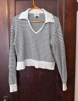 Universal Threads Sweater thumbnail 1