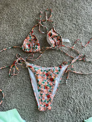 Bikini thumbnail 2