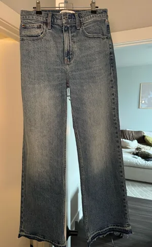 Abercrombie High-Rise Relaxed 90s Jeans thumbnail 1