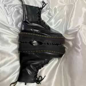 Dr. Martens Jadon Hi Polished Smooth Boots Leather Black 6 Platform Grunge Edgy thumbnail 6