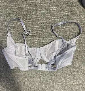 34C Lace Victoria's Secret Bra thumbnail 3