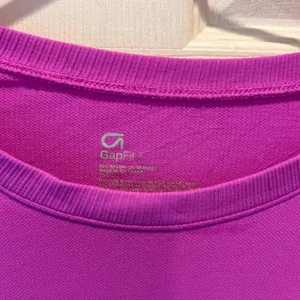 GapFit Womens Long Sleeve Athletic Top Purple Thumbholes Size L Athletic Running thumbnail 2