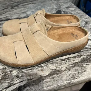 Earth Origins Womens Beige Suede Woven Slip-On Mules thumbnail 8
