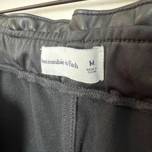 ABERCROMBIE- Vegan Faux Leather Sunday Jogger Pants Pull On Paper-Bag Waist thumbnail 6